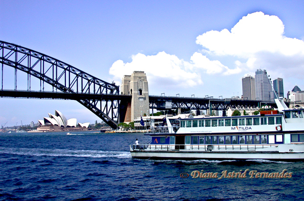Australia-Sydney-Harbour-bridge-from-boat